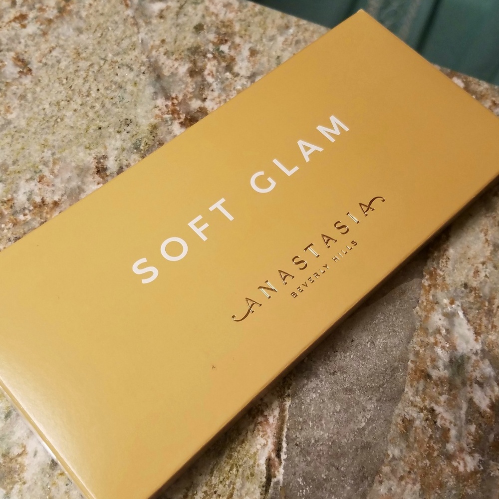 ABH Soft Glam palette💖
